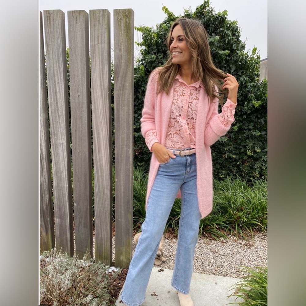 Beautiful sweater by an Italian brand Tierra di Siena clothing. Made in Italy.